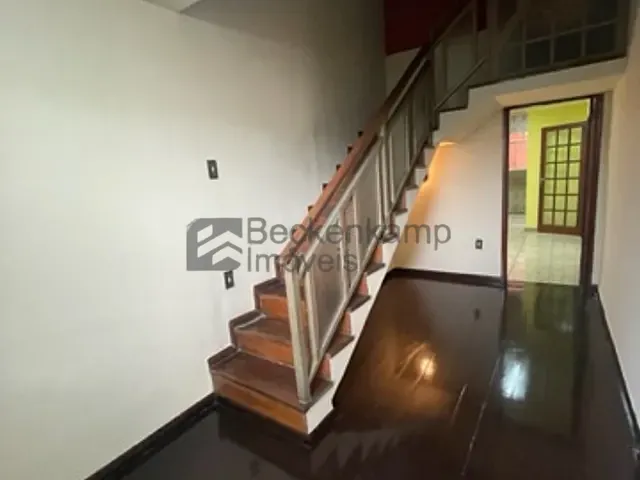 Sobrado 4 quartos e 2 banheiros, para alugar, no bairro Morada da Granja em Barra Mansa