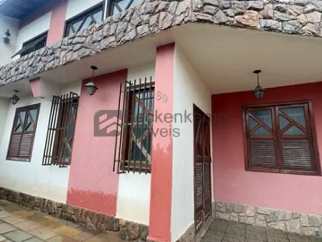 Sobrado 4 quartos e 2 banheiros, para alugar, no bairro Morada da Granja em Barra Mansa
