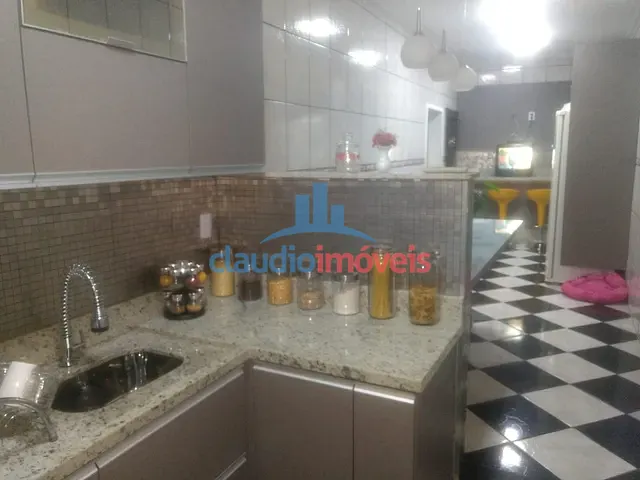 Sobrado com 502m² 3 quartos e 2 banheiros, à venda, no bairro Vista Alegre em Barra Mansa