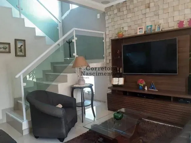 Sobrado com 250m² 3 quartos e 2 banheiros, à venda, no bairro Loteamento Villa Branca em Jacareí