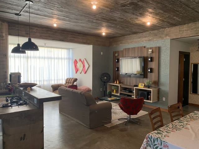 Sobrado com 312m² 3 quartos e 2 banheiros, à venda, no bairro Praia Alegre em Penha