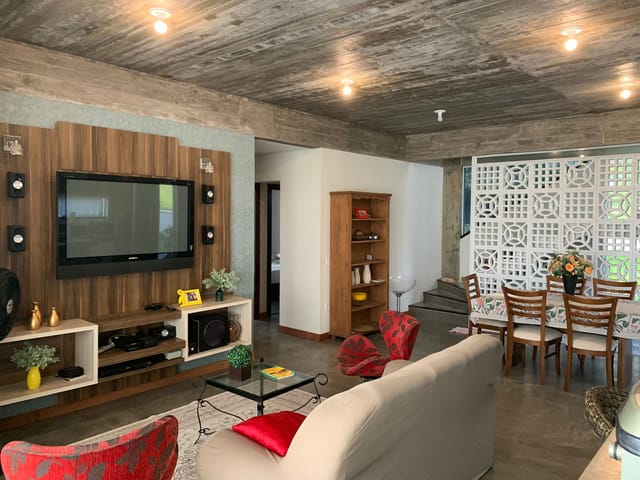Sobrado com 312m² 3 quartos e 2 banheiros, à venda, no bairro Praia Alegre em Penha