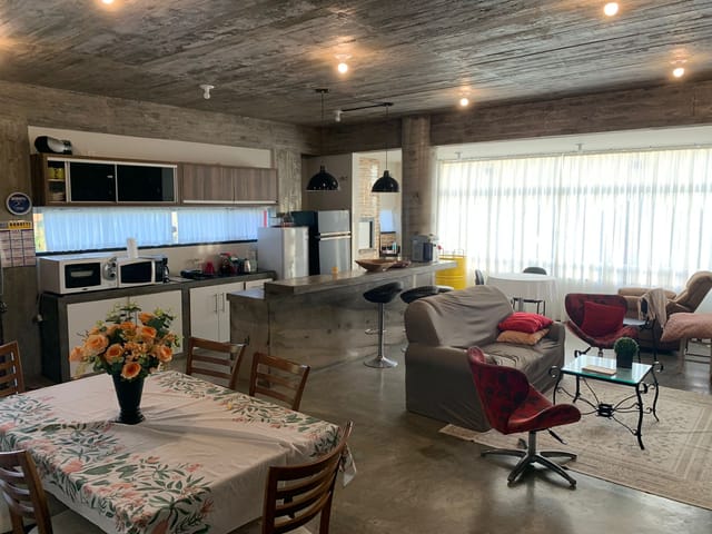Sobrado com 312m² 3 quartos e 2 banheiros, à venda, no bairro Praia Alegre em Penha