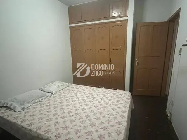 Sobrado com 300m² 6 quartos e 6 banheiros, à venda ou para alugar, no bairro Vila Maria Helena em Uberaba
