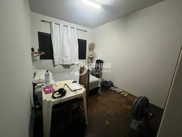 Sobrado com 300m² 6 quartos e 6 banheiros, à venda ou para alugar, no bairro Vila Maria Helena em Uberaba