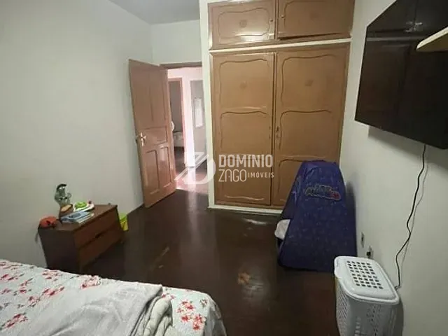 Sobrado com 300m² 6 quartos e 6 banheiros, à venda ou para alugar, no bairro Vila Maria Helena em Uberaba