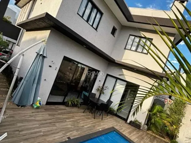 Sobrado com 205m² 3 quartos e 4 banheiros, à venda, no bairro FAG em Cascavel