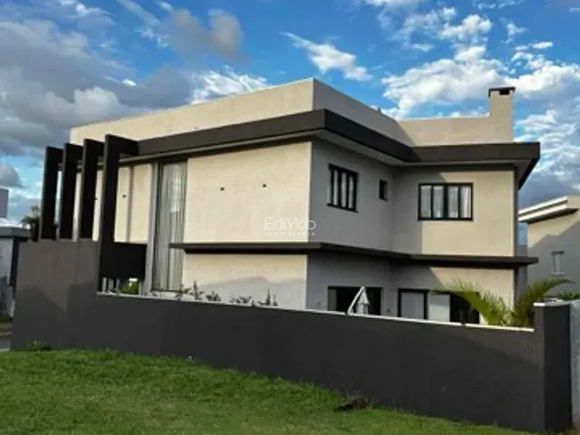 Sobrado com 205m² 3 quartos e 4 banheiros, à venda, no bairro FAG em Cascavel