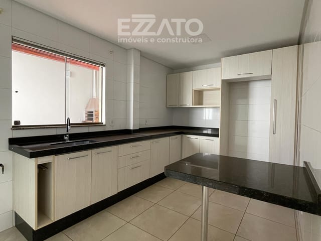 Sobrado com 156m² 3 quartos e 3 banheiros, à venda, no bairro Vila Alba em Dourados