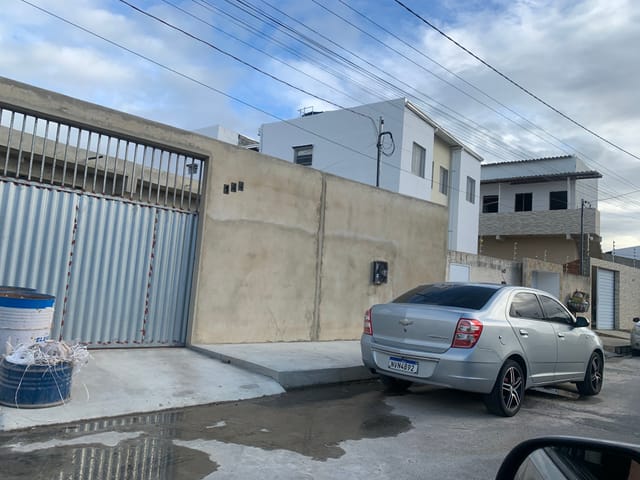 Sobrado com 300m² 14 quartos e 14 banheiros, à venda, no bairro Marivan em Aracaju