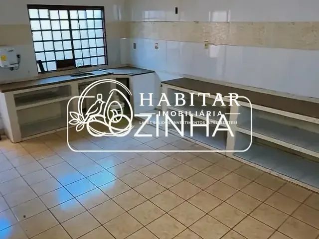 Sobrado 3 quartos e 3 banheiros, à venda, no bairro VITÓRIA RÉGIA em Corumbá
