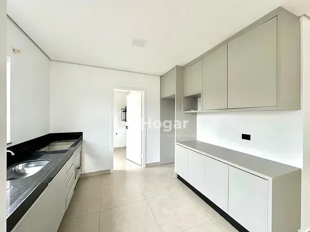 Sobrado 3 quartos e 3 banheiros, para alugar, no bairro Conjunto Habitacional Alexandre Urbanas em Londrina