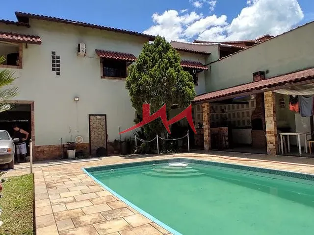 Sobrado com 450m² 3 quartos e 3 banheiros, à venda, no bairro Monjolo em São Gonçalo