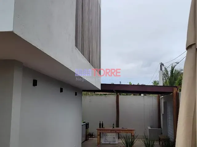 Sobrado 4 quartos e 5 banheiros, à venda, no bairro Nossa Senhora da Vitória em Ilhéus