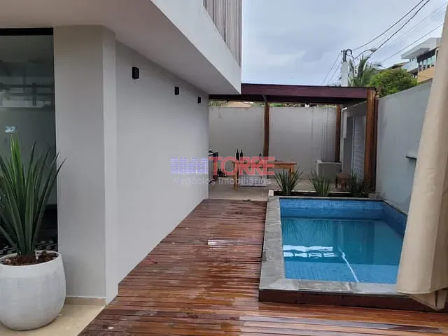 Sobrado 4 quartos e 5 banheiros, à venda, no bairro Nossa Senhora da Vitória em Ilhéus