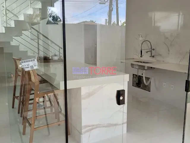 Sobrado 4 quartos e 5 banheiros, à venda, no bairro Nossa Senhora da Vitória em Ilhéus
