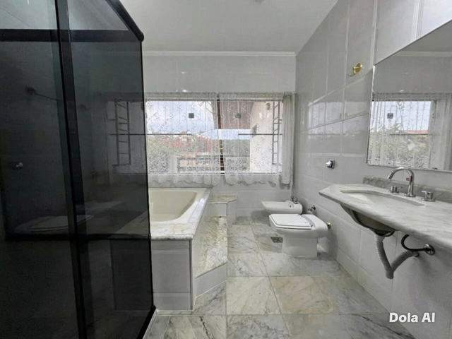 Sobrado com 324m² 4 quartos e 1 banheiro, à venda, no bairro Chácara Machadinho II em Americana