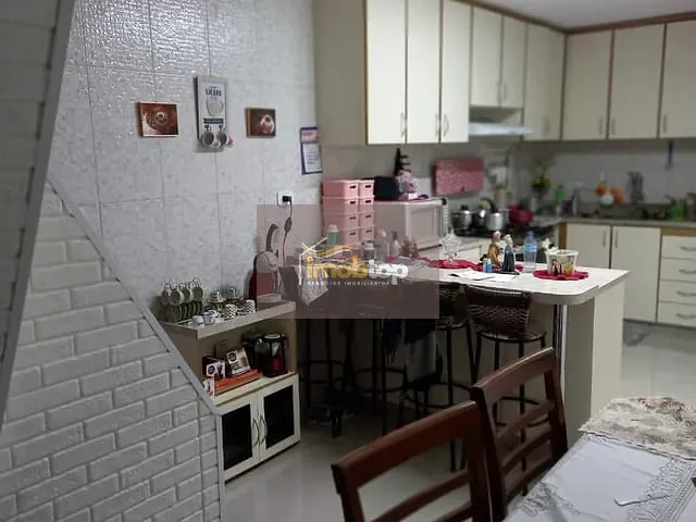 Sobrado com 275m² 2 quartos e 3 banheiros, à venda, no bairro Vila Paranaguá em São Paulo