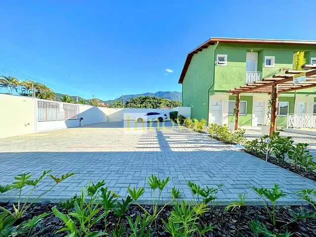 Sobrado com 97m² 2 quartos e 2 banheiros, à venda, no bairro Praia do Capricónio em Caraguatatuba
