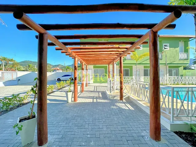 Sobrado com 97m² 2 quartos e 2 banheiros, à venda, no bairro Praia do Capricónio em Caraguatatuba