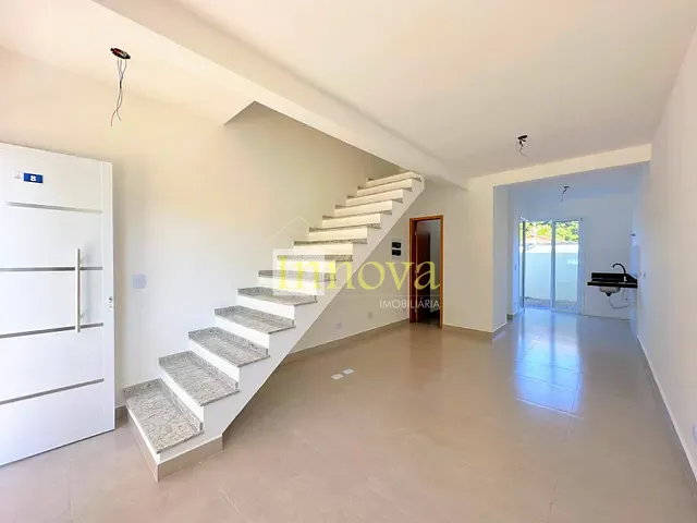 Sobrado com 97m² 2 quartos e 2 banheiros, à venda, no bairro Praia do Capricónio em Caraguatatuba