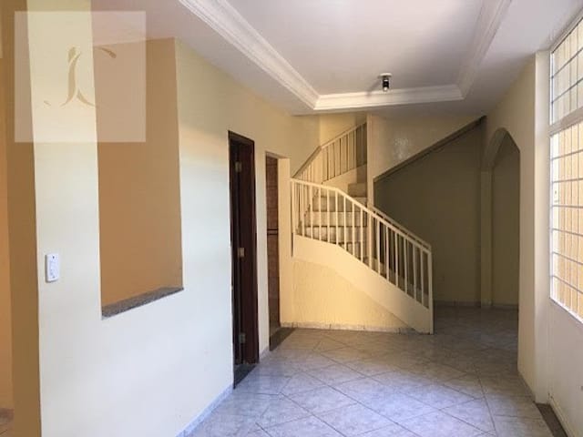 Sobrado 4 quartos e 4 banheiros, à venda ou para alugar, no bairro Cidade Alta em Cuiabá