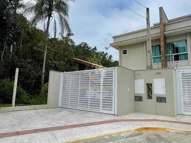 Sobrado 2 quartos e 3 banheiros, à venda, no bairro Rio Pequeno em Camboriú
