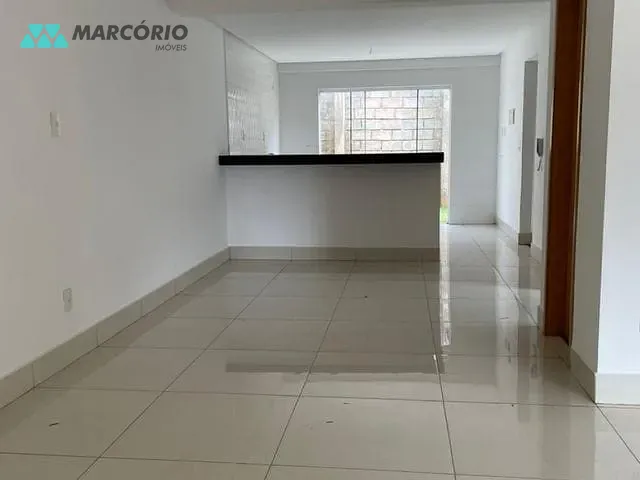 Sobrado com 160m² 3 quartos e 4 banheiros, à venda, no bairro Goiânia 2 em Goiânia