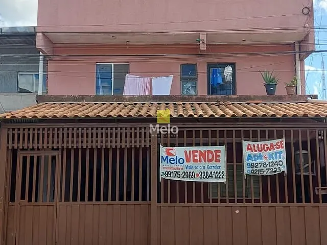 Sobrado à venda, no bairro Santa Maria em Brasília