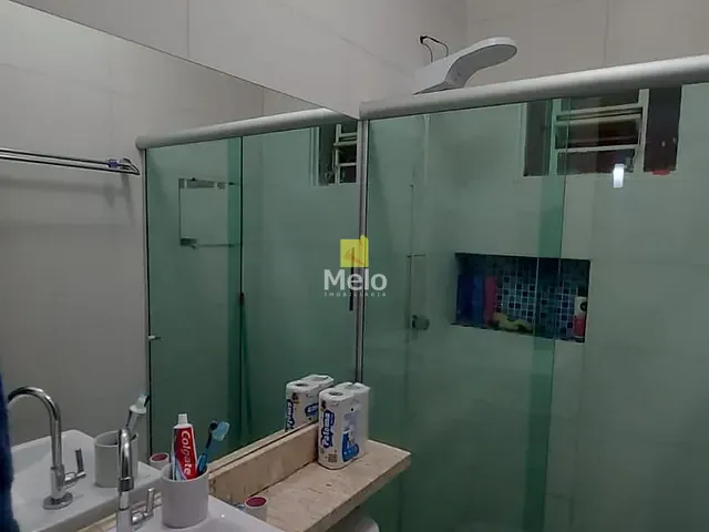 Sobrado à venda, no bairro Santa Maria em Brasília