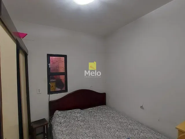 Sobrado à venda, no bairro Santa Maria em Brasília