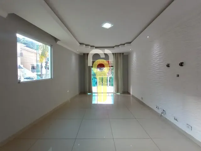 Sobrado com 130m² 3 quartos e 3 banheiros, à venda, no bairro Jardim Rio das Pedras em Cotia