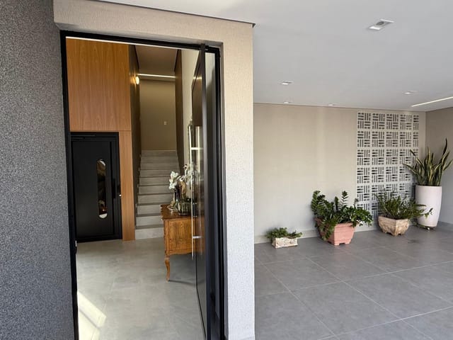 Sobrado com 390m² 4 quartos e 2 banheiros, à venda, no bairro Centro em Cambé