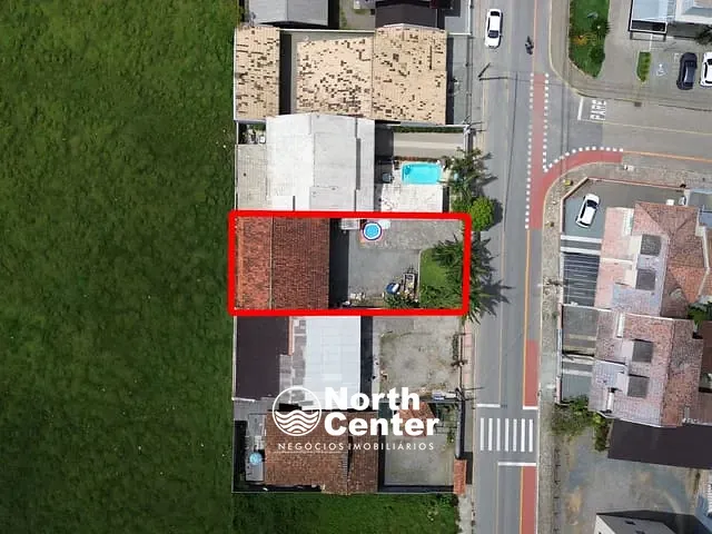 Sobrado com 303m² 5 quartos e 3 banheiros, à venda, no bairro CENTRO em Balneário Barra do Sul