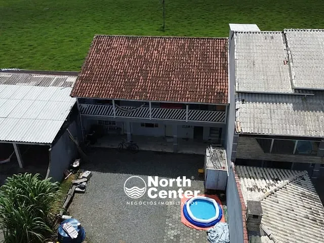 Sobrado com 303m² 5 quartos e 3 banheiros, à venda, no bairro CENTRO em Balneário Barra do Sul