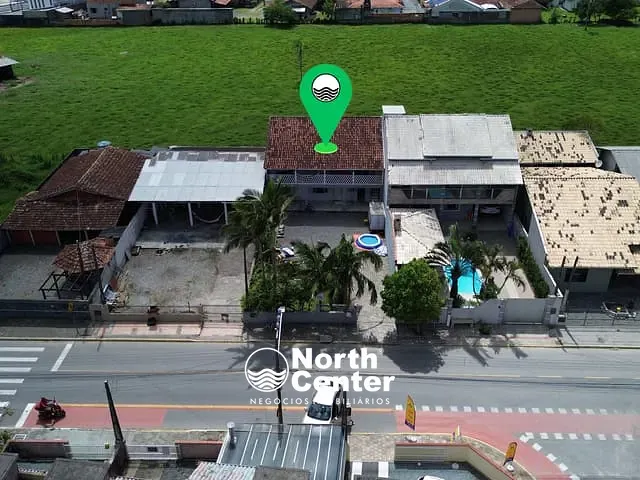 Sobrado com 303m² 5 quartos e 3 banheiros, à venda, no bairro CENTRO em Balneário Barra do Sul