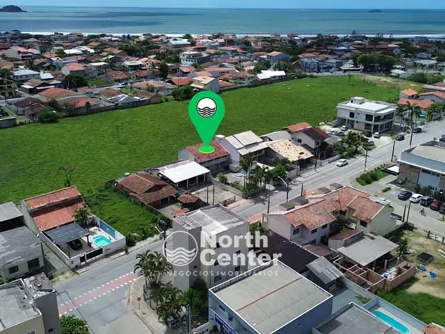 Sobrado com 303m² 5 quartos e 3 banheiros, à venda, no bairro CENTRO em Balneário Barra do Sul