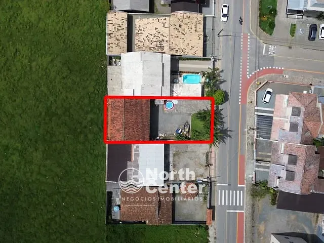 Sobrado com 303m² 5 quartos e 3 banheiros, à venda, no bairro CENTRO em Balneário Barra do Sul