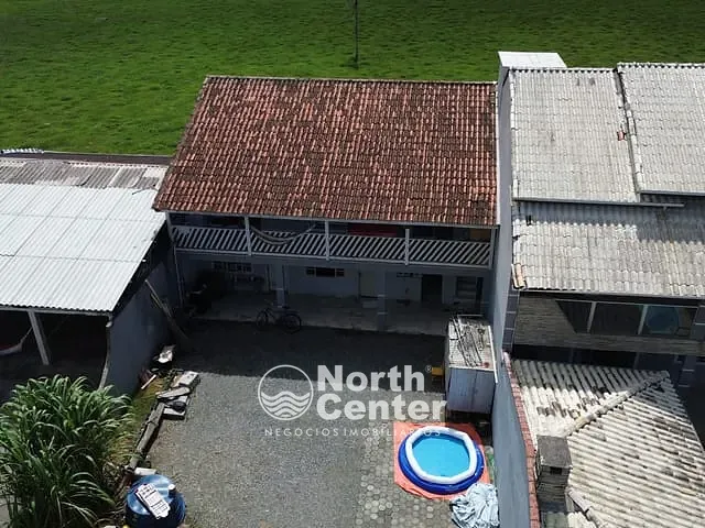 Sobrado com 303m² 5 quartos e 3 banheiros, à venda, no bairro CENTRO em Balneário Barra do Sul