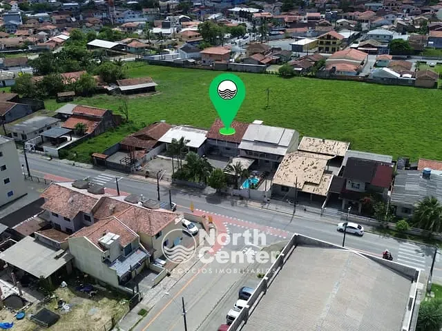 Sobrado com 303m² 5 quartos e 3 banheiros, à venda, no bairro CENTRO em Balneário Barra do Sul