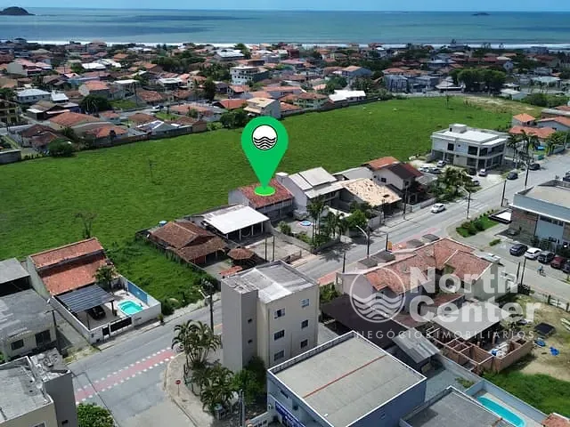 Sobrado com 303m² 5 quartos e 3 banheiros, à venda, no bairro CENTRO em Balneário Barra do Sul