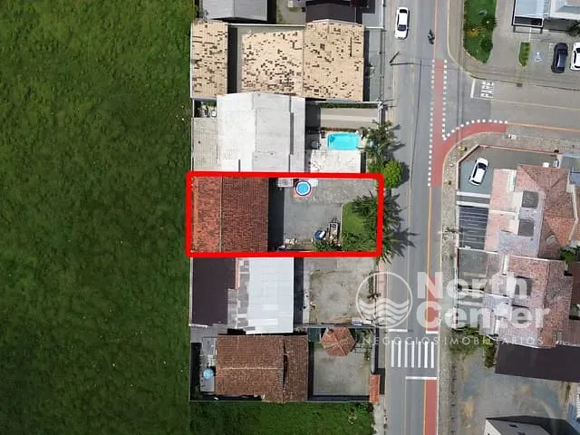 Sobrado com 303m² 5 quartos e 3 banheiros, à venda, no bairro CENTRO em Balneário Barra do Sul