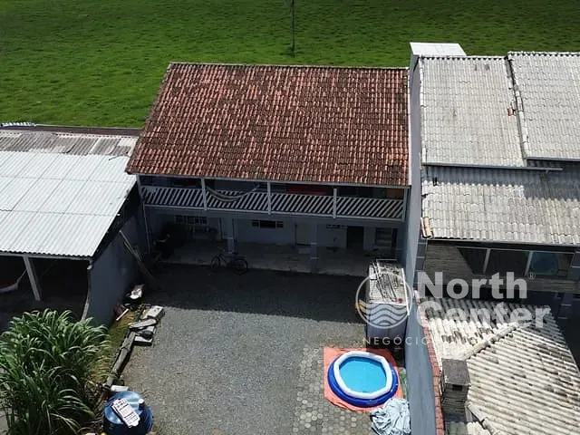 Sobrado com 303m² 5 quartos e 3 banheiros, à venda, no bairro CENTRO em Balneário Barra do Sul