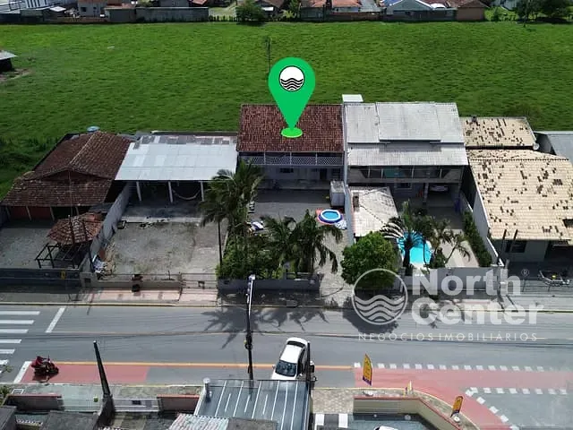 Sobrado com 303m² 5 quartos e 3 banheiros, à venda, no bairro CENTRO em Balneário Barra do Sul