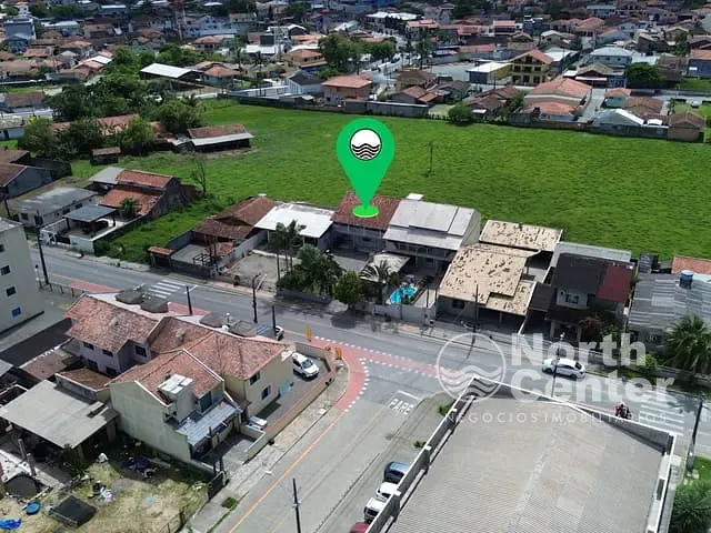 Sobrado com 303m² 5 quartos e 3 banheiros, à venda, no bairro CENTRO em Balneário Barra do Sul