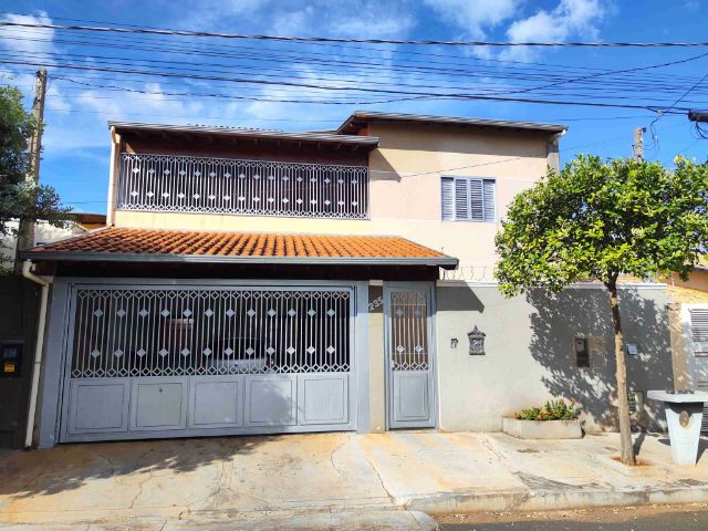 Sobrado 4 quartos e 3 banheiros, à venda ou para alugar, no bairro Residencial Mário Benez em Fernandópolis