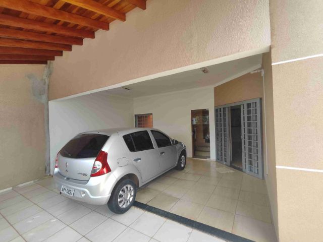 Sobrado 4 quartos e 3 banheiros, à venda ou para alugar, no bairro Residencial Mário Benez em Fernandópolis