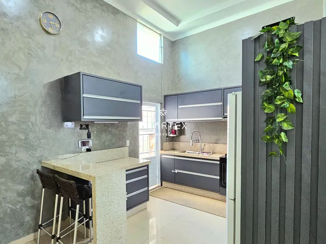 Sobrado com 134m² 4 quartos e 2 banheiros, à venda, no bairro Chamonix em Londrina