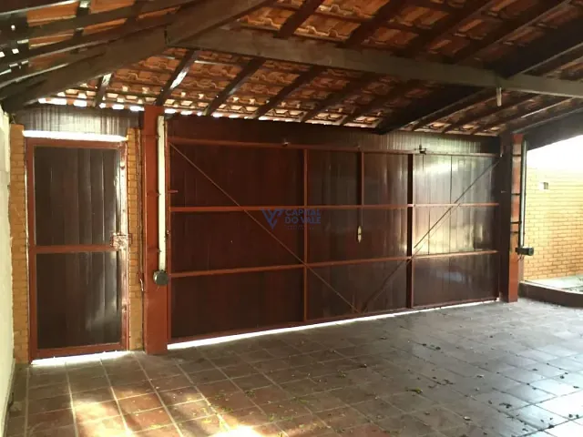 Sobrado com 350m² 4 quartos e 3 banheiros, à venda, no bairro Vila Tesouro em São José dos Campos
