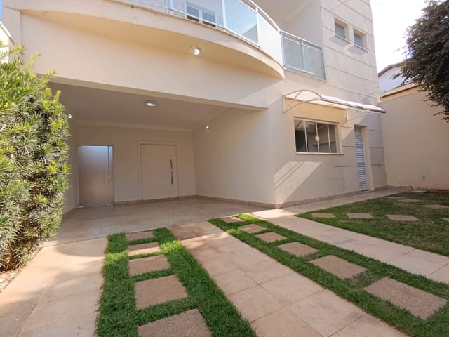 Foto do Sobrado - Excelente Sobrado em área central com três dormitórios para alugar, 250 m² por - Centro - Santa Bárbara D'Oeste/SP | Oeste Imóveis